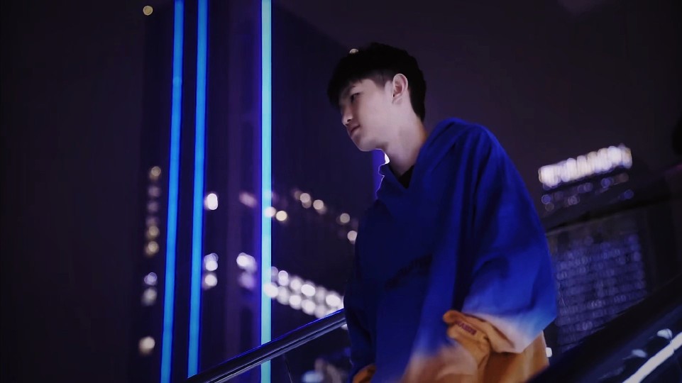 外脚背抽射 外脚背抽射